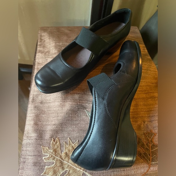Clarks Leather Everyday Black Slip On Sandals with elastic. 2” heel. Size 9. - Picture 2 of 10